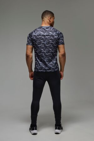 Man Active Abstract Print Regular Fit Performance T-shirt