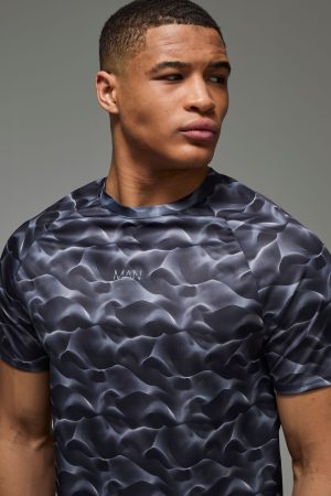 Man Active Abstract Print Regular Fit Performance T-shirt
