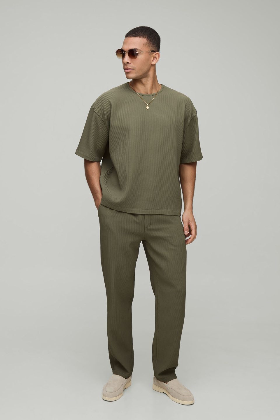 Oversized Boxy Pleated T-Shirt and Regular Fit Open Cuff Jogger Set