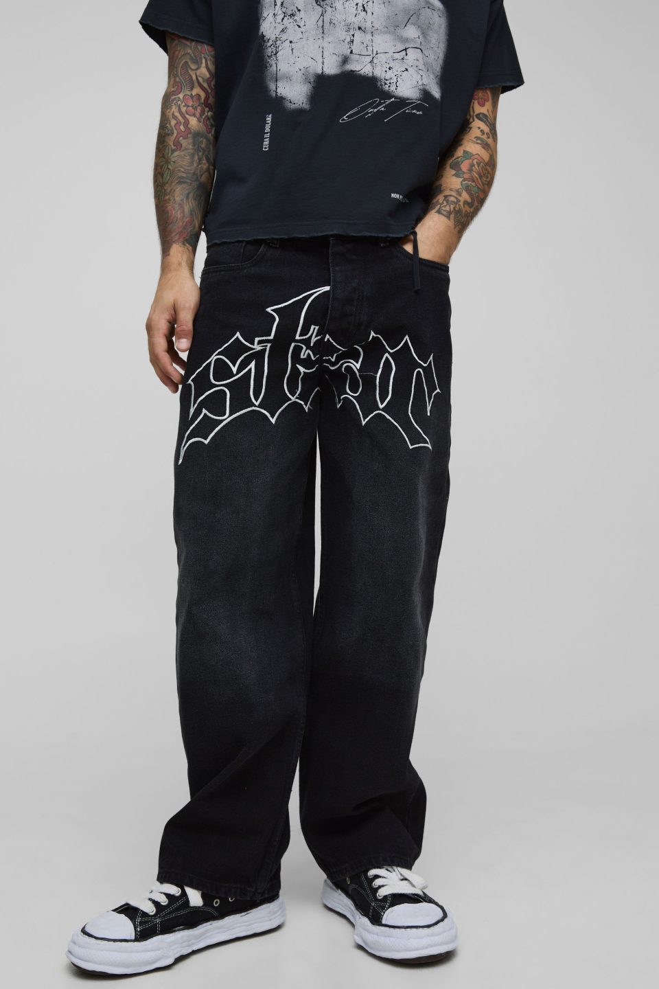 Embroidered Star Pocket Detail Relaxed Fit Jeans