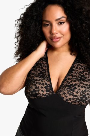 PLUS LACE BUST DETAIL TOP