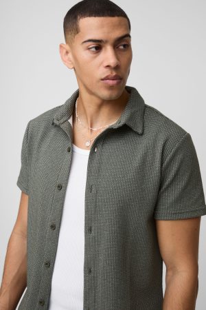 Slim Short Sleeve Collared Shirt & Comfort Pintuck Short