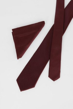 Burgundy Plain Tie And Pocket Square Set