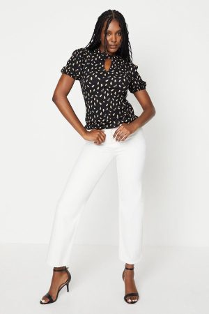 Keyhole Neck With Puff Sleeve Top
